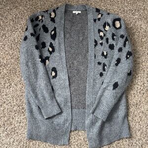 Maurices gray leopard cardigan SZ M